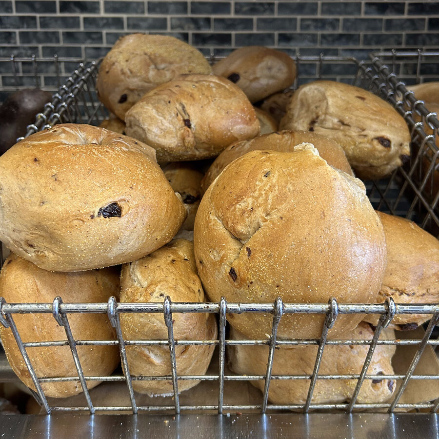 Cinnamon raisin bagel